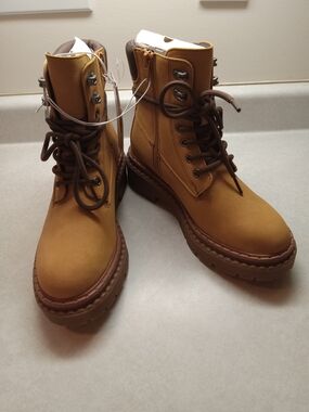 wild fable Tan Lace-Up Chunky Lug Combat Boots